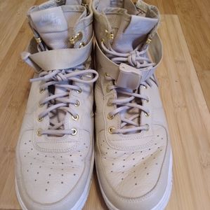 Nike SF AF1 mid beige.